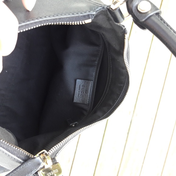 Authentic GUCCI Handbag black Canvas - Picture 6 of 8